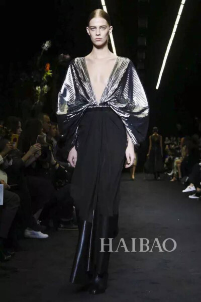 2017秋冬巴黎时装周：罗意威 (Loewe) 