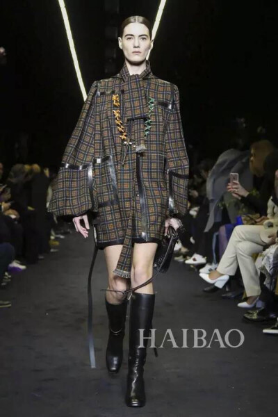 2017秋冬巴黎时装周：罗意威 (Loewe) 