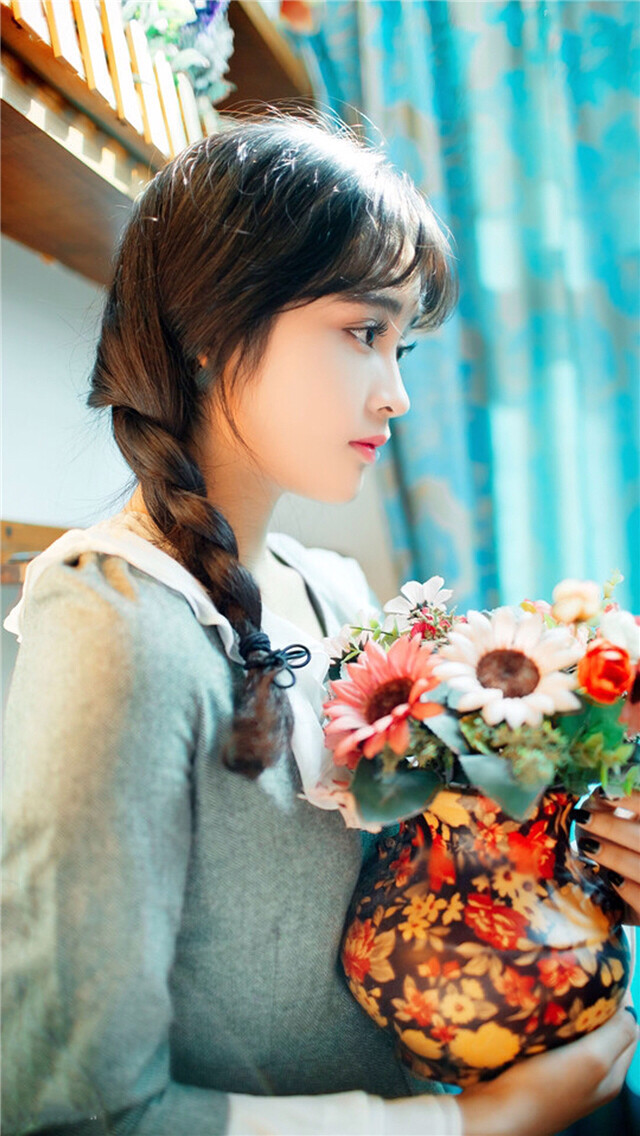 手机壁纸
拒我足她