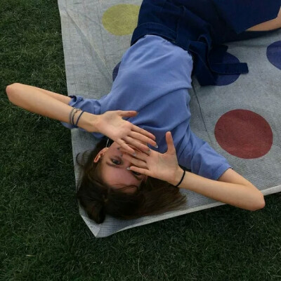 卧蚕阿姨— 欧美头像