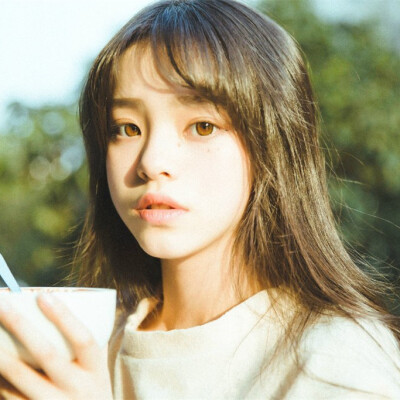 假如你不够快乐 
也不要把眉头深锁 
人生本来短暂 
为什么 还要栽培苦涩