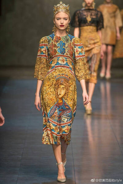 
Dolce&Gabbana F/W 2013的经典王冠系列 .
