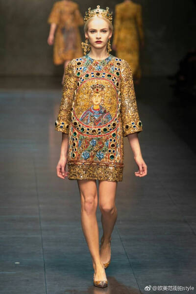 
Dolce&Gabbana F/W 2013的经典王冠系列 .
