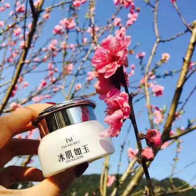 眼霜
tst张庭和林大哥创立的中国明星品牌 护肤品化妆品应有尽有 纯植物 老少孕妇皆可使用