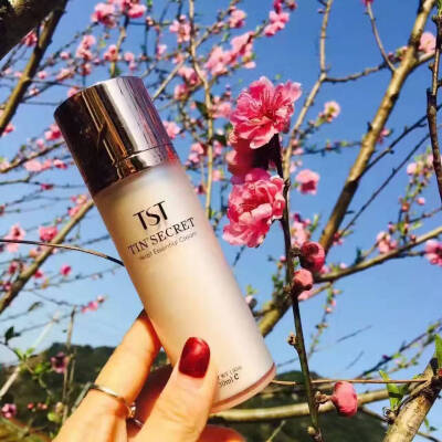 冻龄蜜
tst张庭和林大哥创立的中国明星品牌 护肤品化妆品应有尽有 纯植物 老少孕妇皆可使用