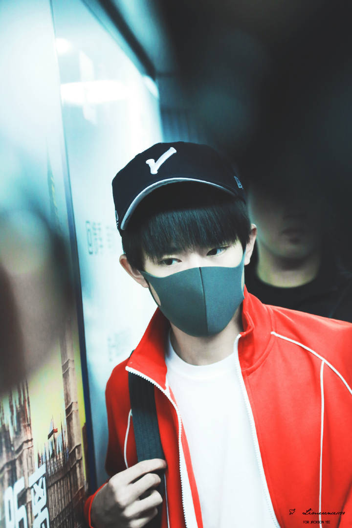 #易烊千玺 #TFBOYS 机场饭拍 高清 帅气 时尚担当易烊千玺