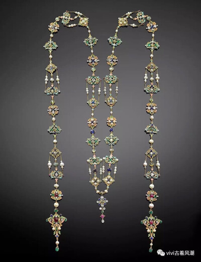 文艺复兴风格项链，by G. Paulding Farnham for Tiffany & Co.，
1900年-1904年，采用铂金和黄金制作，表面绘有珐琅，镶嵌钻石、红宝石、祖母绿、猫眼石、金绿宝石、蓝宝石和珍珠