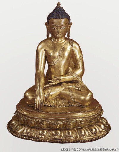 维多利亚和阿尔伯特博物馆藏 14世纪 尼泊尔 造像【释迦牟尼佛】规格：高 41.9 cm 宽 34.3 cm 铜镀金 油漆。江鸟申易