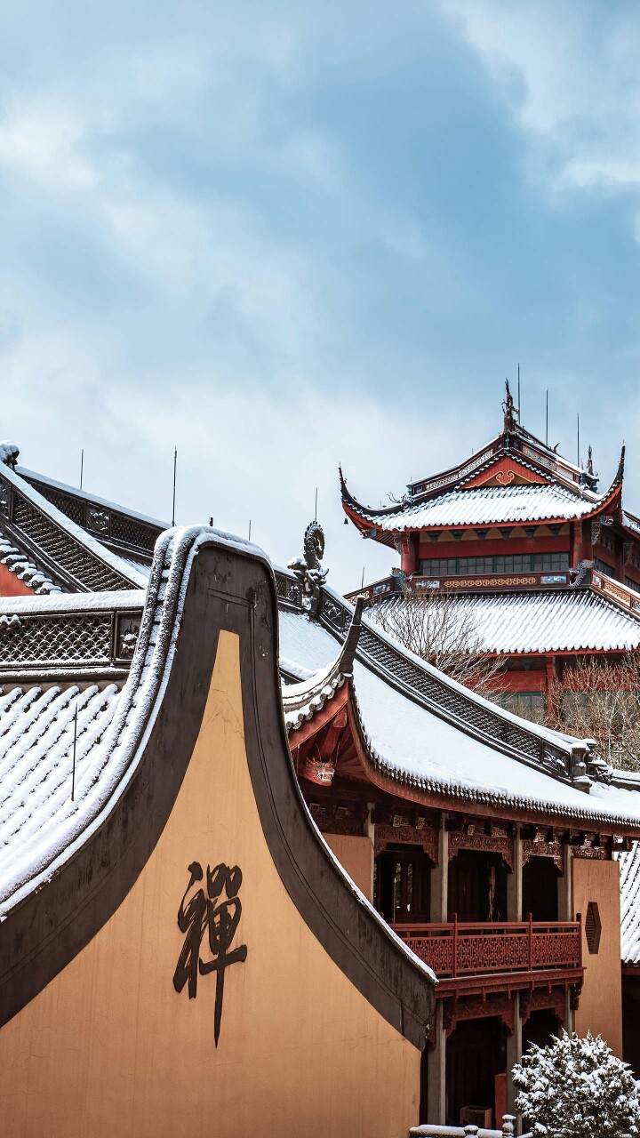 灵隐寺为杭州最早的名刹，雪后的灵隐寺宁静安宁。