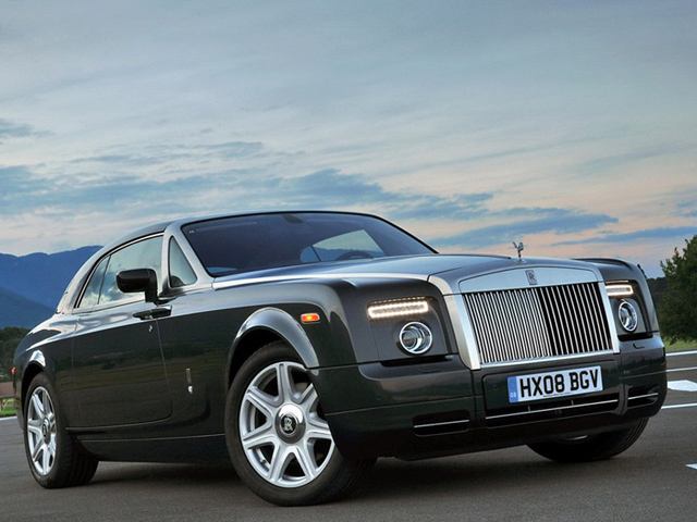 劳斯莱斯幻影（Rolls-Royce Phantom）是劳斯莱斯被宝马（BMW）收购后推出的第一个产品，通过铝的使用，庞大的车身还不到2.5吨重，再加上6.7升V12发动机与六速自动变速箱的通力合作，幻影0-100Km/h的加速不到6秒，出于对安全的考虑最高时速被限制在240Km/h。