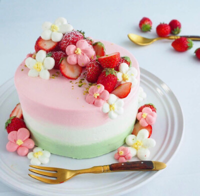 草莓酸奶蛋糕