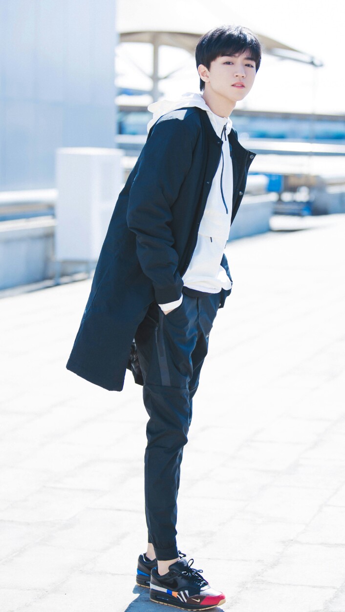 王俊凯tfboys机场街拍高清帅气