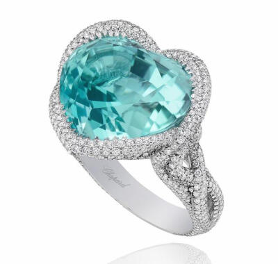 Red Carpet 白金戒指，from Chopard collection
镶有一颗心形切割 Paraiba 碧玺，戒托镶满钻石。
