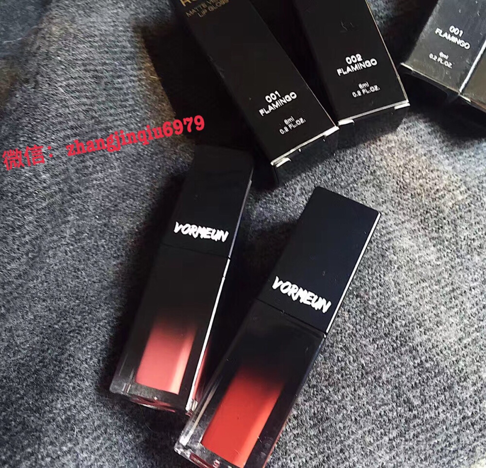 
¥69 ／Vormeun
假如你有一百元
你买不到Dior 买不到YSL 买不到laneige 买不到Givenchy
买不到CL 买不到TF 买不到CPB 买不到Armani
但你可以买到一支VORMEUN
69元的亲民价格 买到能与国际大牌媲美的高质量
可能是你一顿饭的价钱
但是能买到质量那么赞的唇釉简直是赚大了诶～