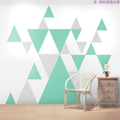  大片留白的墙，简单大气的家具，老觉得少了什么元素。没错，是少了色彩，这些彩色几何图案家具给家带来一些亮眼的色彩。
