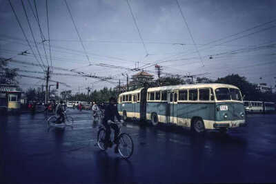 国家美术馆前的无轨电车
拍摄于1987
香港摄影师Alex Ng