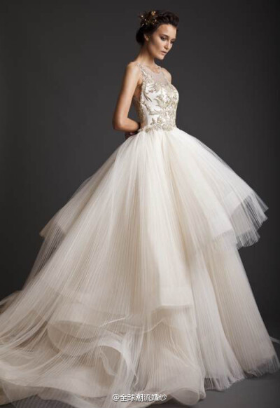 Krikor Jabotian 2014 SS｜师从Elie Saab的黎巴嫩年轻设计师Krikor Jabotian，设计的这一系列充满了高傲又奢华的宫廷女王气势，美die了~ ​