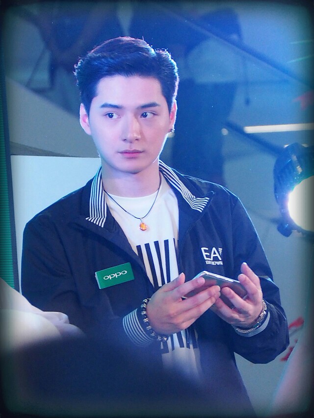 KristPerawat 泰剧一年生 暖暖 阿日学长 Arthit 王慧侦
cr.twitter