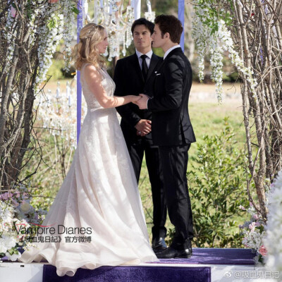 《#吸血鬼日记#》Stefan & Caroline 舉行浪漫婚禮！歷經種種坎坷，終於修成正果！【@吸血鬼日记 官方微博】 ​​​ ​​​​