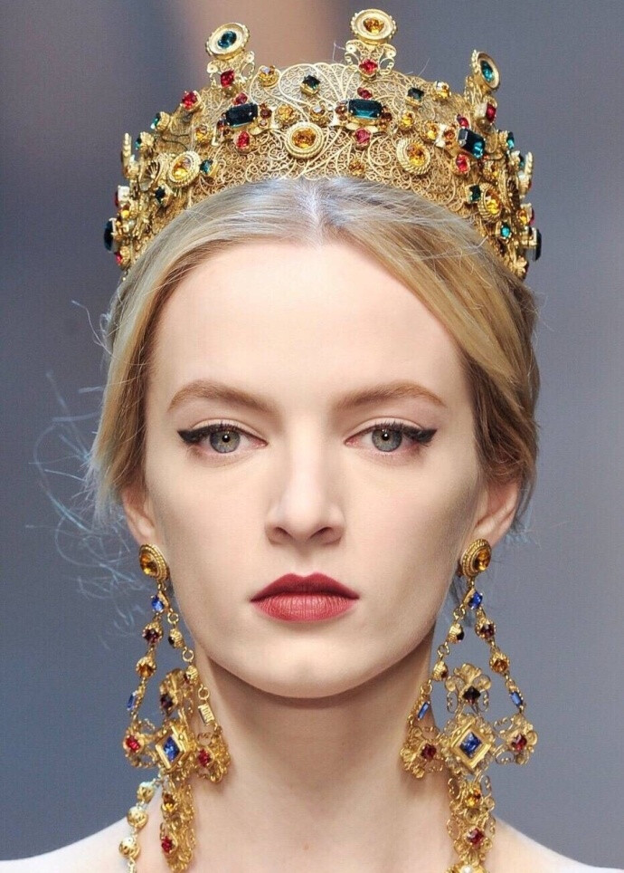 Daria Strokous在Dolce&Gabbana F/W 2013的经典造型.真是美得不像话 ​​​ ​​​​