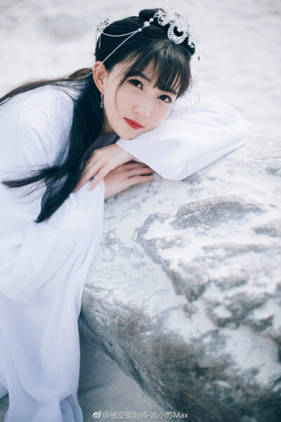 @独立摄影师-流小苏Max
「千山暮雪」
#微相册投稿# #人像摄影# #上海约拍#
投稿：@微相册 @微摄影
摄影后期：@独立摄影师-流小苏Max
出镜：@小桃子西西 ​​​​