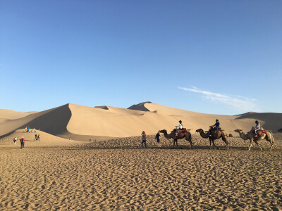 敦煌鸣沙山