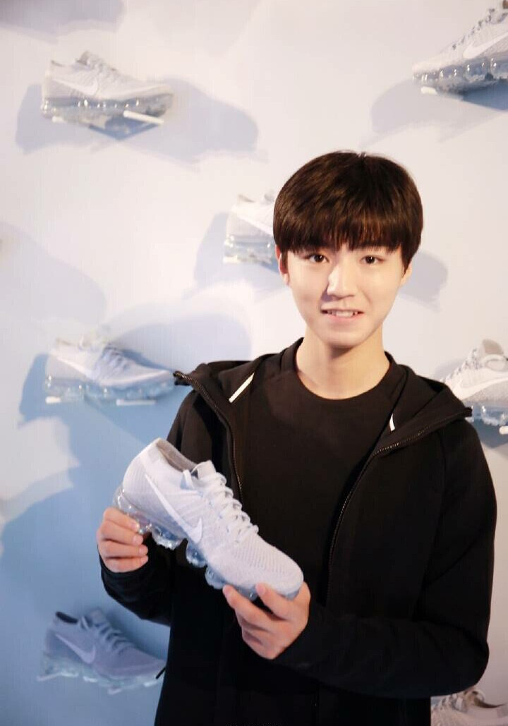 王俊凯tfboys耐克nike美国行高清帅气