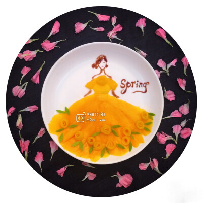 创意水果拼盘：《春天的礼服》一花一草迎春来，一颦一笑暖人间