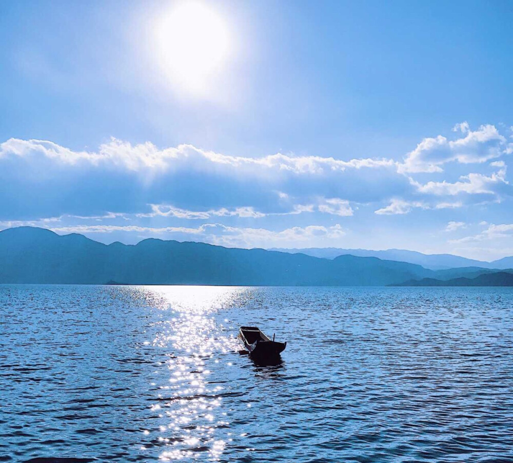 泸沽湖。