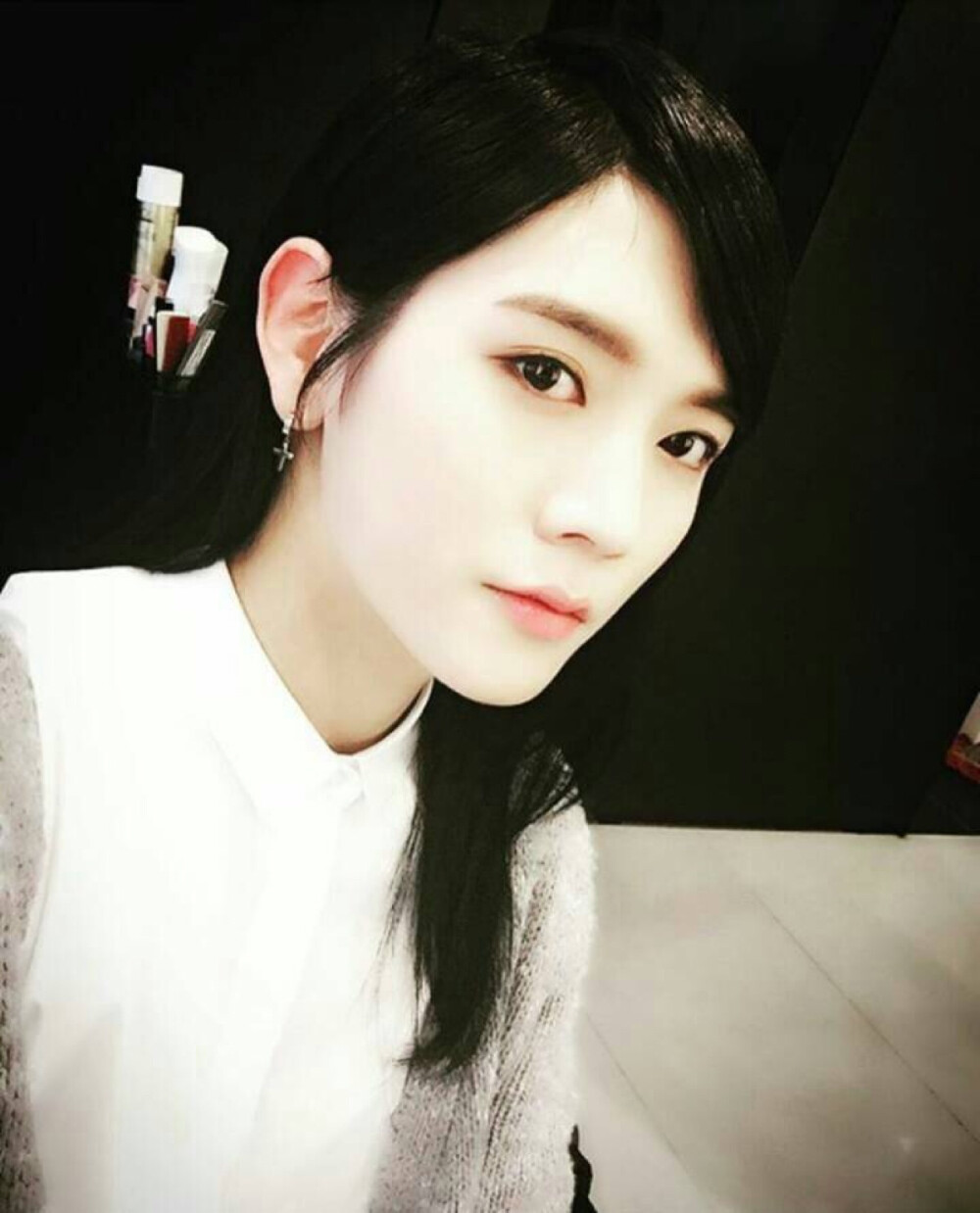 崔珉起（Ren），1995年11月3日出生于韩国釜山。韩国男子组合NU'EST及其子分队NU'EST-M成员。produce101第二季莲花加油