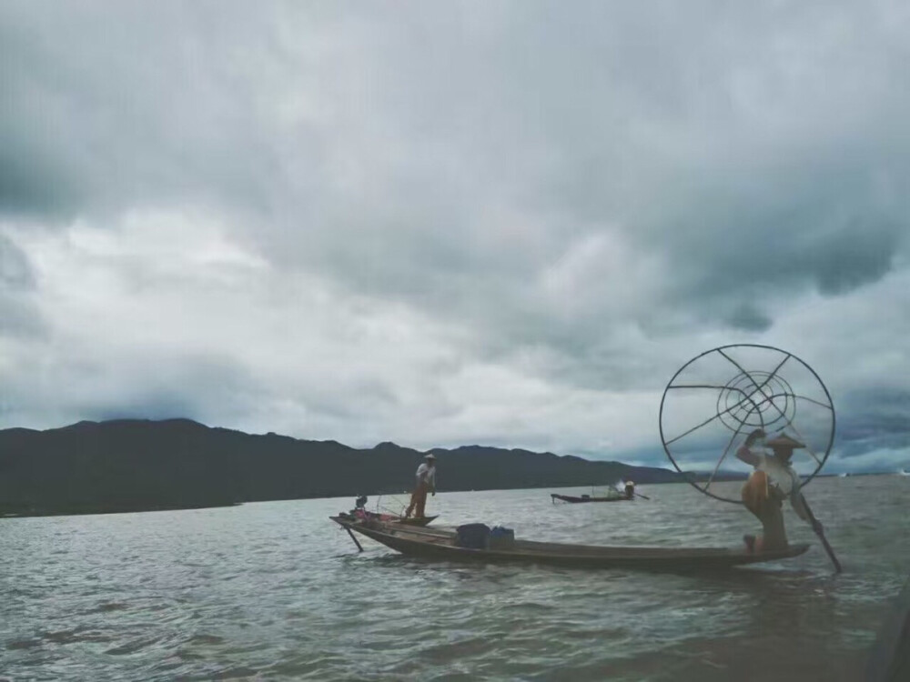 Fisher man in Inle Lake茵莱湖渔民