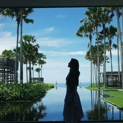 徐贤♡
(๑ᵒ̴̶̷͈᷄ᗨᵒ̴̶̷͈᷅)超美的♡