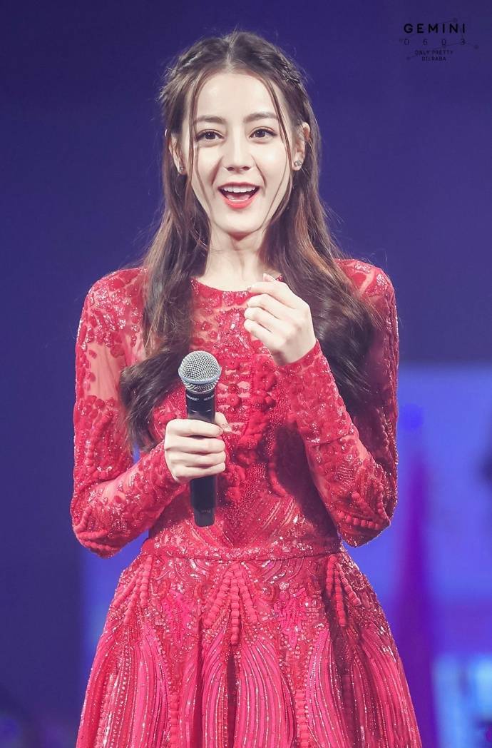 迪丽热巴 这条微博我设置了权限 美的人才能赞哦 ​​​ ​​​​