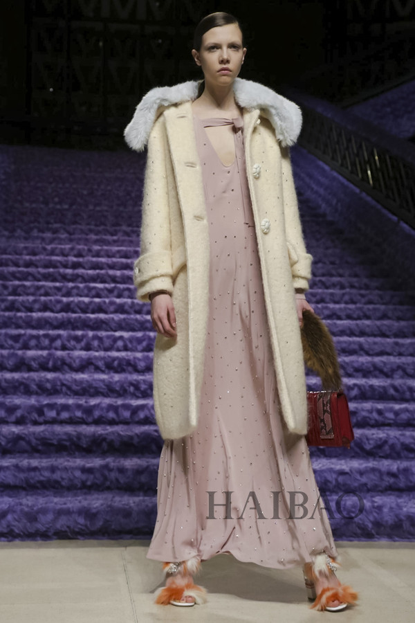 2017秋冬巴黎时装周缪缪miumiu女装秀