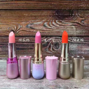 马油唇膏，猫咪唇膏！根据体温变色。全球首款马油润唇膏 26小时保湿补水变色淡化唇纹  睡前涂一涂，解决双唇蜕皮问题，消除唇纹，马油精华让嘴唇不再暗沉！清晨轻轻一抹，保湿效果长达26小时，唇膏随唇部温度逐渐变色，让人看起来精神百倍！一支马油润唇膏即可代替唇膏口红唇彩