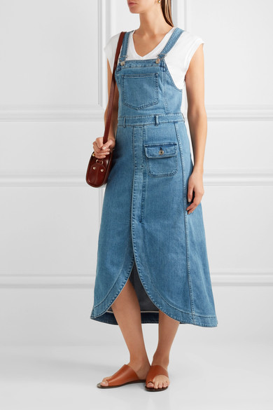 A.P.C Atelier de Production et de Création 这款 “Marthe” 罗纹 T 恤以莫代尔棉质混纺面料制成，质地柔软舒适。肩部和衣袖线条的斜度与宽 V 领相得益彰，有效修饰身形。不妨束入高腰牛仔裤中穿着。