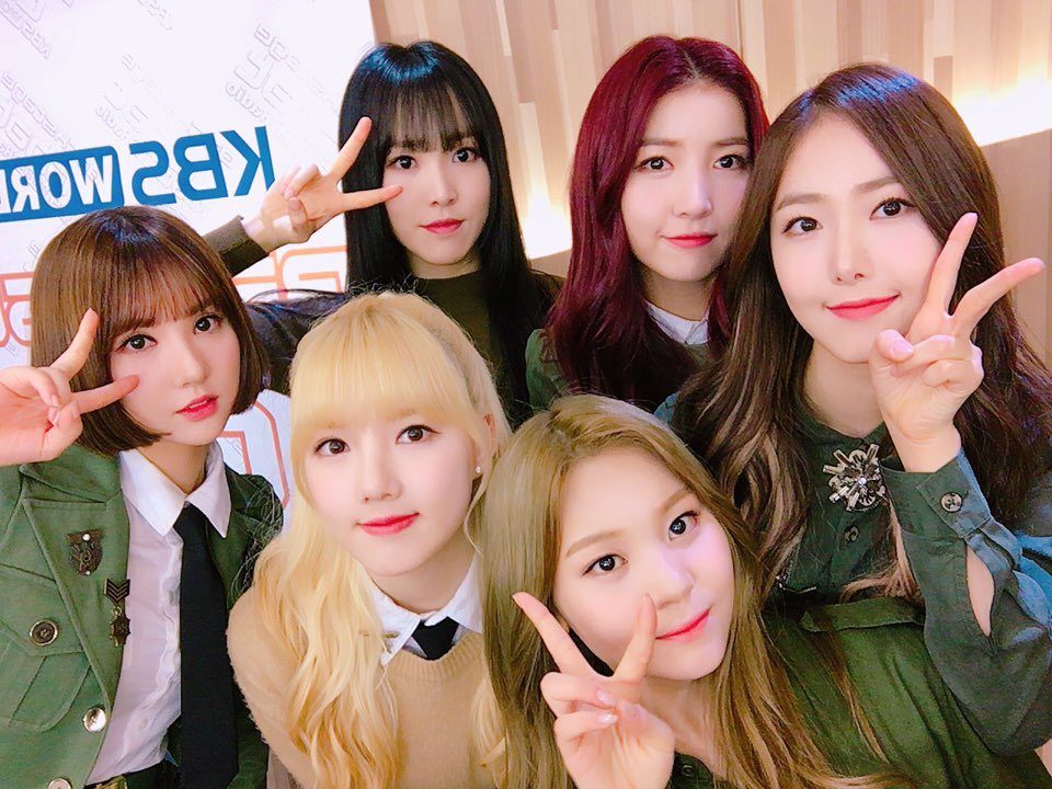 GFRIEND（여자친구）金素晶 郑艺琳 丁恩妃银河 崔俞娜俞宙 黄恩菲信飞 金艺源严智