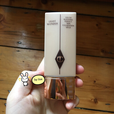 Charlotte Tilbury CT wonder light foundation 3号色。2号太白太亮，3号有些偏暗了对我来讲。持久度比YSL更好，T区出油都不花妆。很不错。