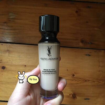 YSL youth liberator serum foundation 加了精华的粉底液对我偏干的皮肤很友好。滋润持久。防水也不错，淋了雨也没脱妆。但是T区出油会脱妆。