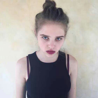 by 杨宁宁后来砸了酒瓶也没换回清醒 醉的心甘情愿