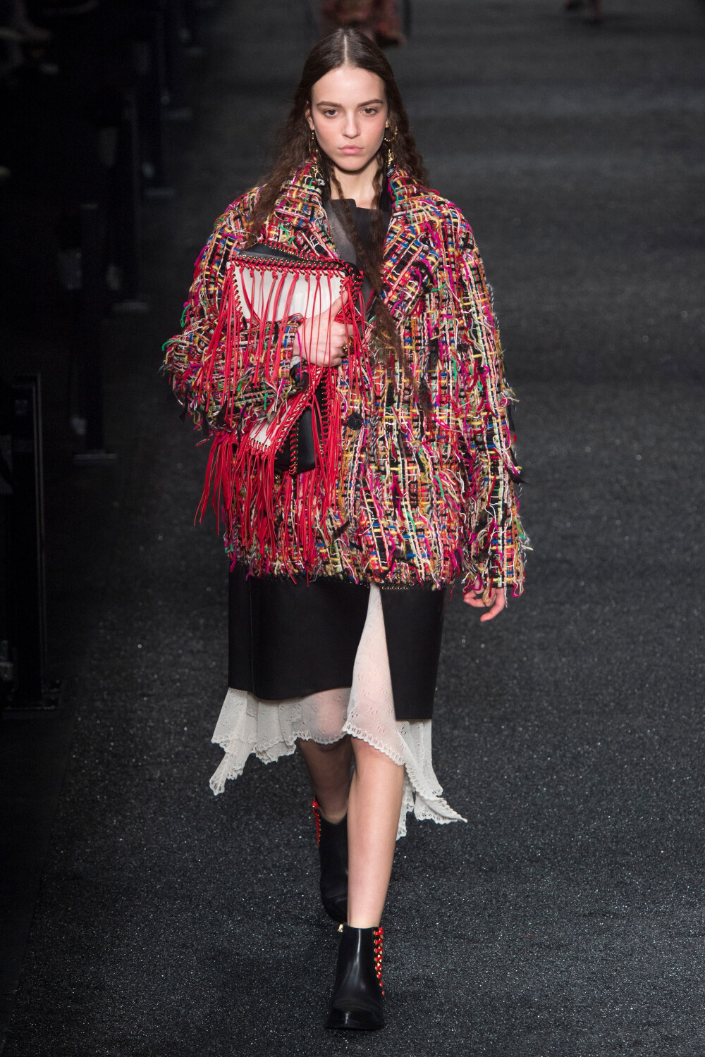 Alexander McQueen(亚历山大·麦昆)于巴黎时装周发布2017秋冬高级成衣
