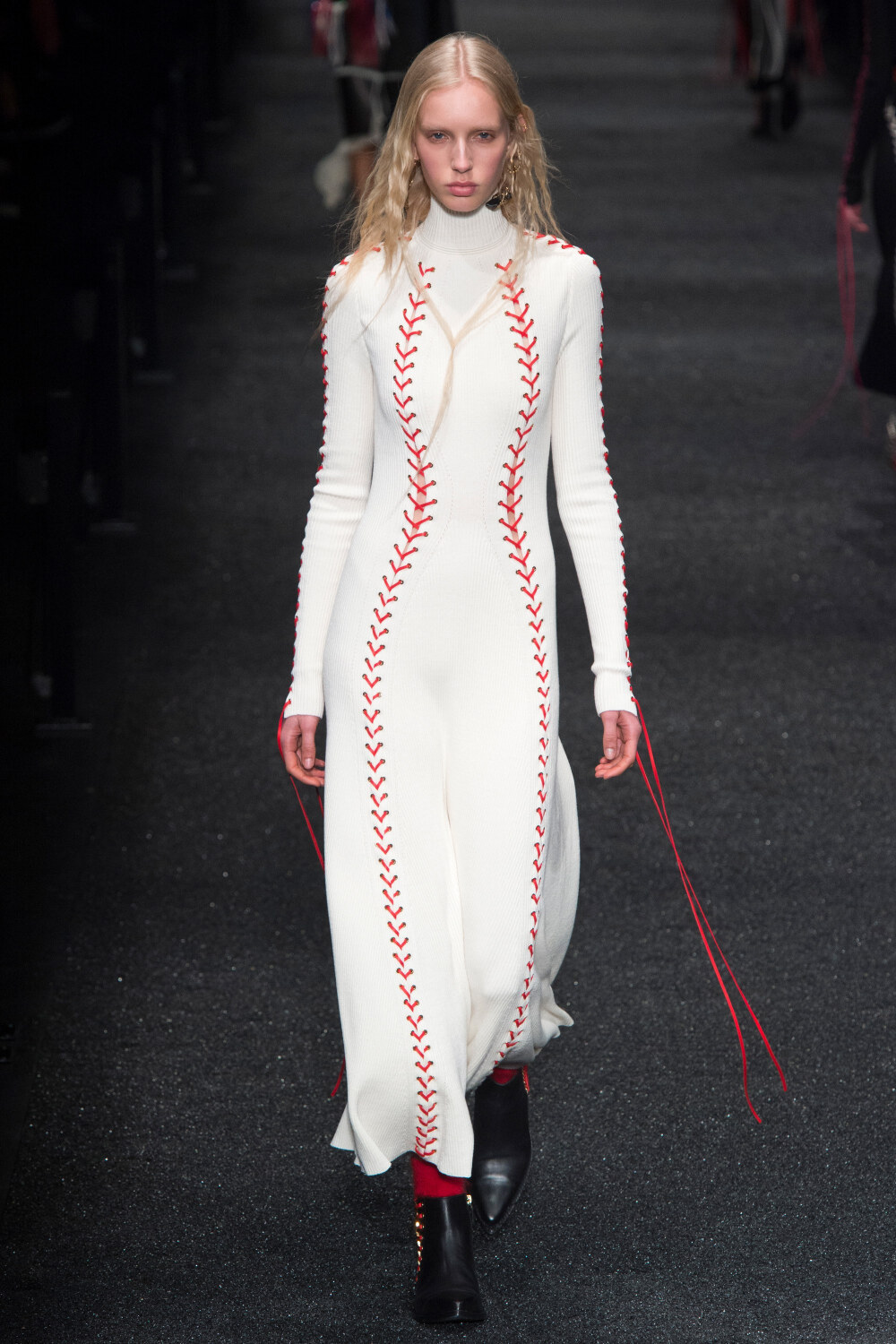 alexandermcqueen亚历山大麦昆于巴黎时装周发布2017秋冬高级成衣