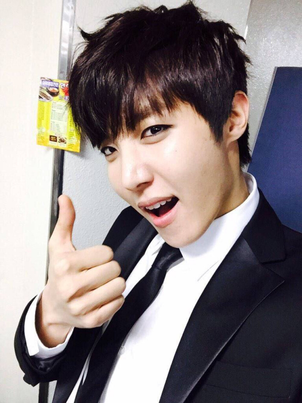 #防弹少年团#郑号锡#J-HOPE【150122【想象以上的奖！！！！！得到本赏了！！！都是托了我们army们的福！！会更加努力的 大臣饭_桌_是_什么啊 首尔歌谣大赏_本_赏_啊 和jin哥一起拿着奖杯】