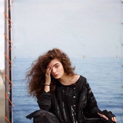 Lorde（原名：Ella Marija Lani Yelich-O'Connor），1996年11月7日出生于新西兰奥克兰德文波特，新西兰创作型女歌手。