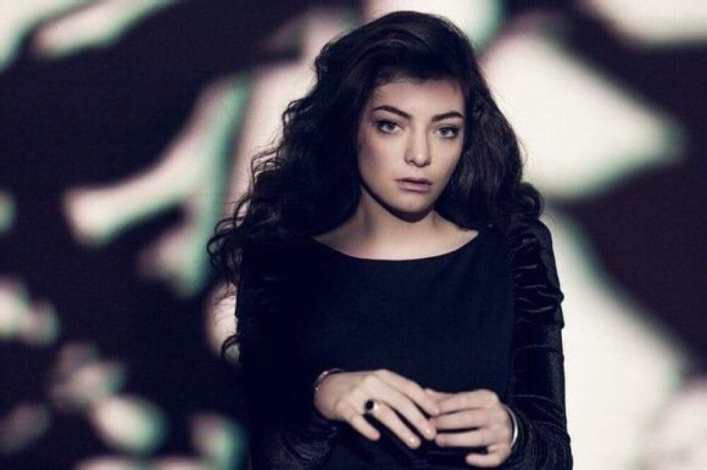 Lorde（原名：Ella Marija Lani Yelich-O'Connor），1996年11月7日出生于新西兰奥克兰德文波特，新西兰创作型女歌手。