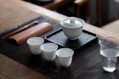 简单的盖碗组合，喝茶本就是如此简单美好的事。