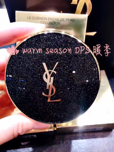 Ysl限量版星辰气垫粉底，容量14g。美到不可方物比期待的更美，高度服帖，营造高级，优雅光泽的肌肤表现。掌柜使用20号，适合白皙肌肤。细腻 、遮盖力非常好，太赞，只是限量！！