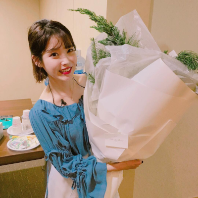 iu 我好像好久没更图了！大家点赞给给力呗