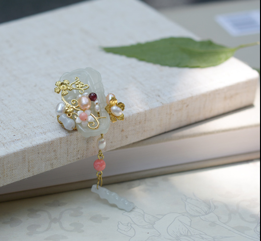 素馨风味，碎琼流品，别有天然处。