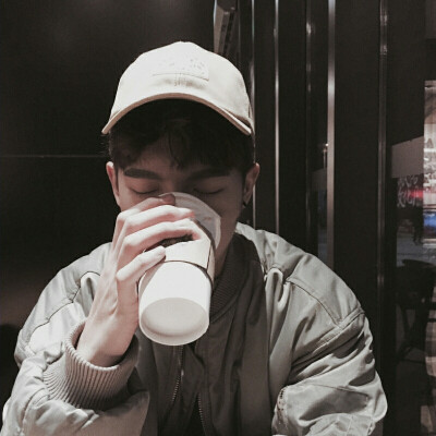 【头像】高清女头 男头 欧美 情侣 闺密头像清新 森系 韩系 可爱 搞怪 黑白 身体部位图 举牌 备忘录 「抱图随手点赞关注 ，谢谢！」